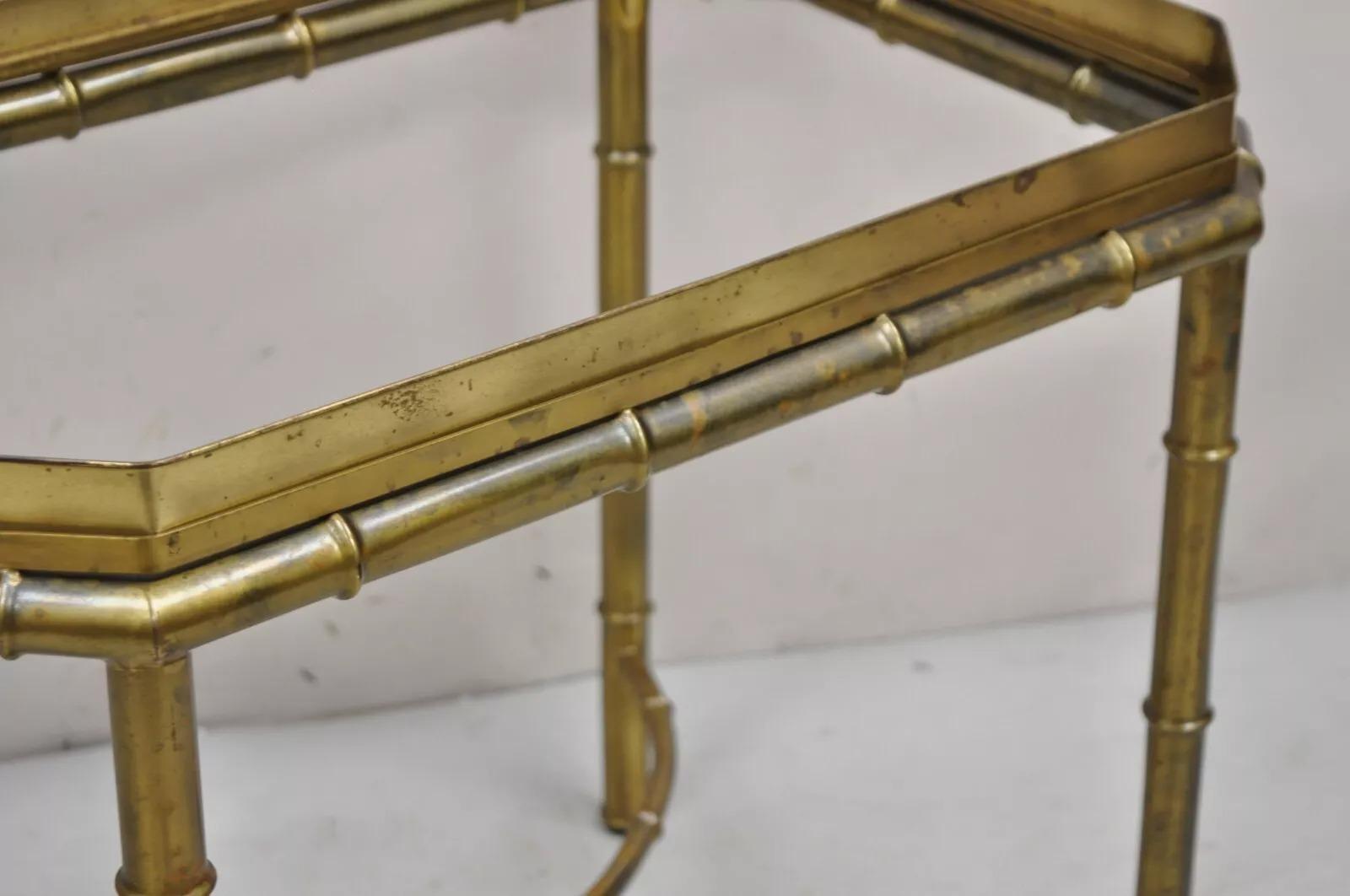 Table d'appoint italienne Hollywood Regency en laiton et faux bambou avec plateau Bon état - En vente à Philadelphia, PA
