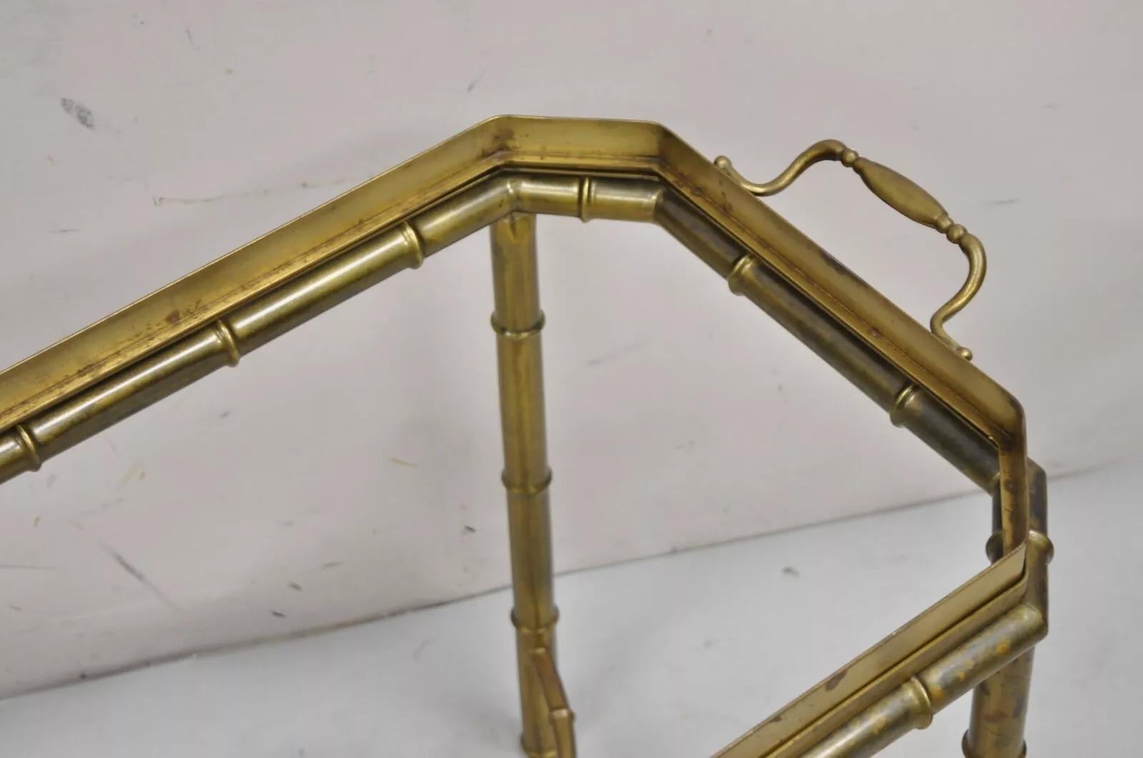 Table d'appoint italienne Hollywood Regency en laiton et faux bambou avec plateau en vente 1