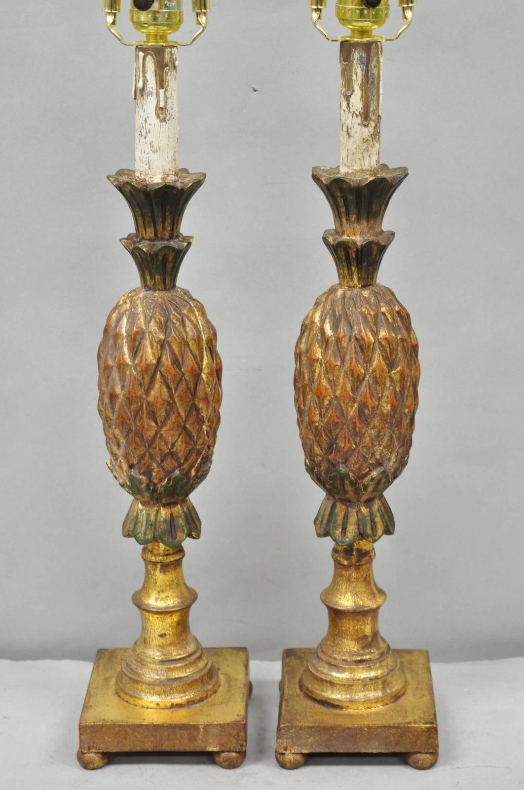 Vintage Italian Hollywood Regency geschnitzt Gold Giltwood Ananas Tischlampe Paar im Zustand „Gut“ im Angebot in Philadelphia, PA