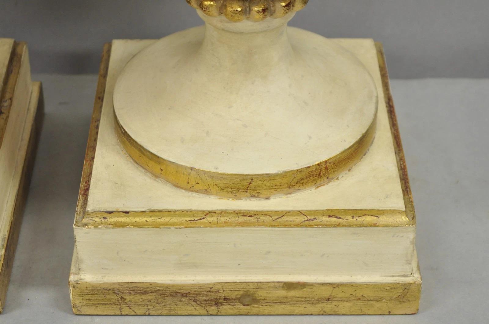 Vintage Italian Lamp di Hollywood Regency in legno intagliato 