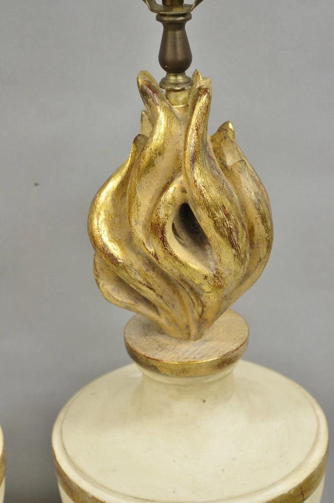 Vintage Italian Lamp di Hollywood Regency in legno intagliato 