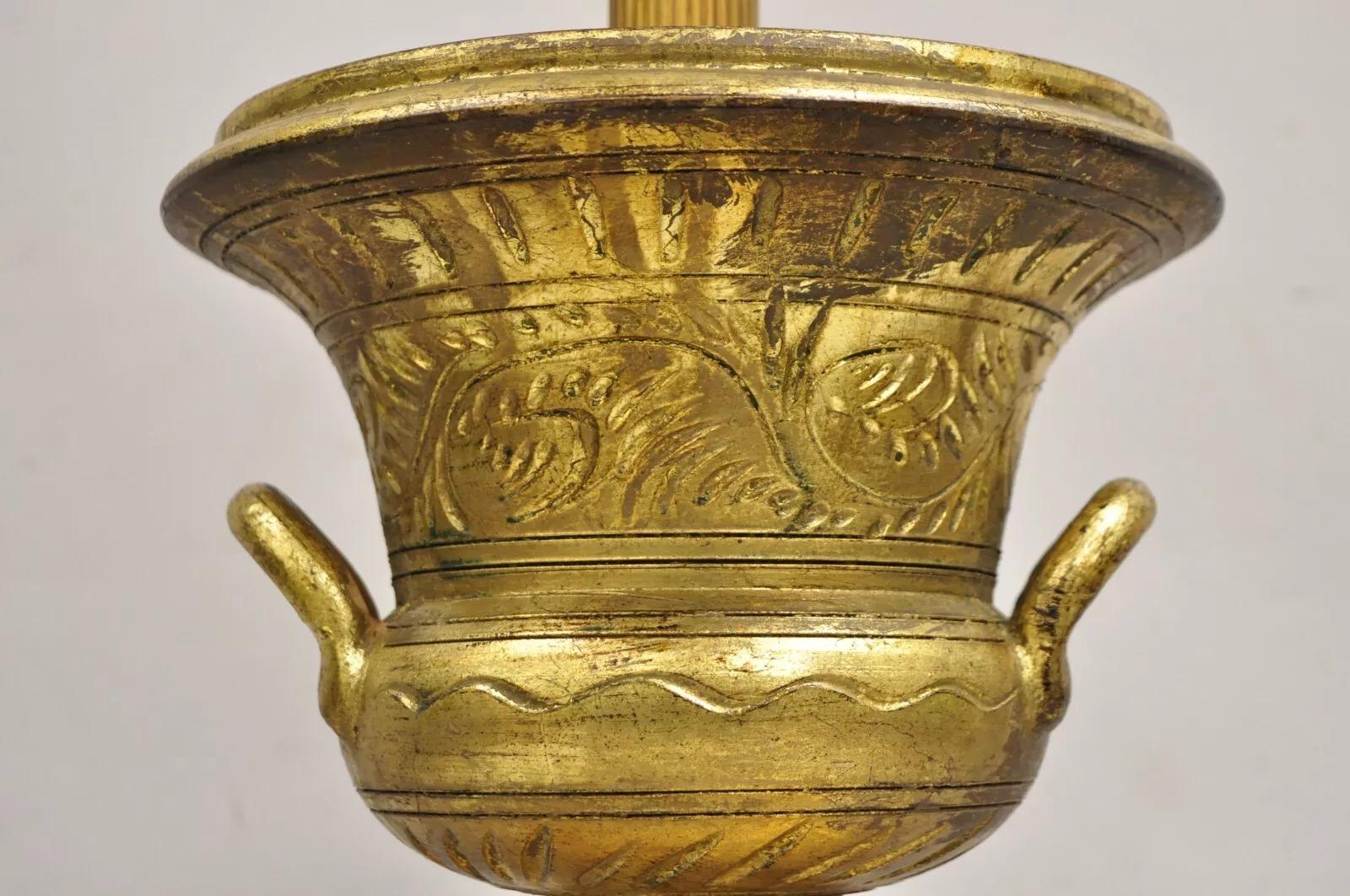Vintage Italian Hollywood Regency Ceramic Gold Twin Handle Urn Table Lamp In Good Condition For Sale In Philadelphia, PA