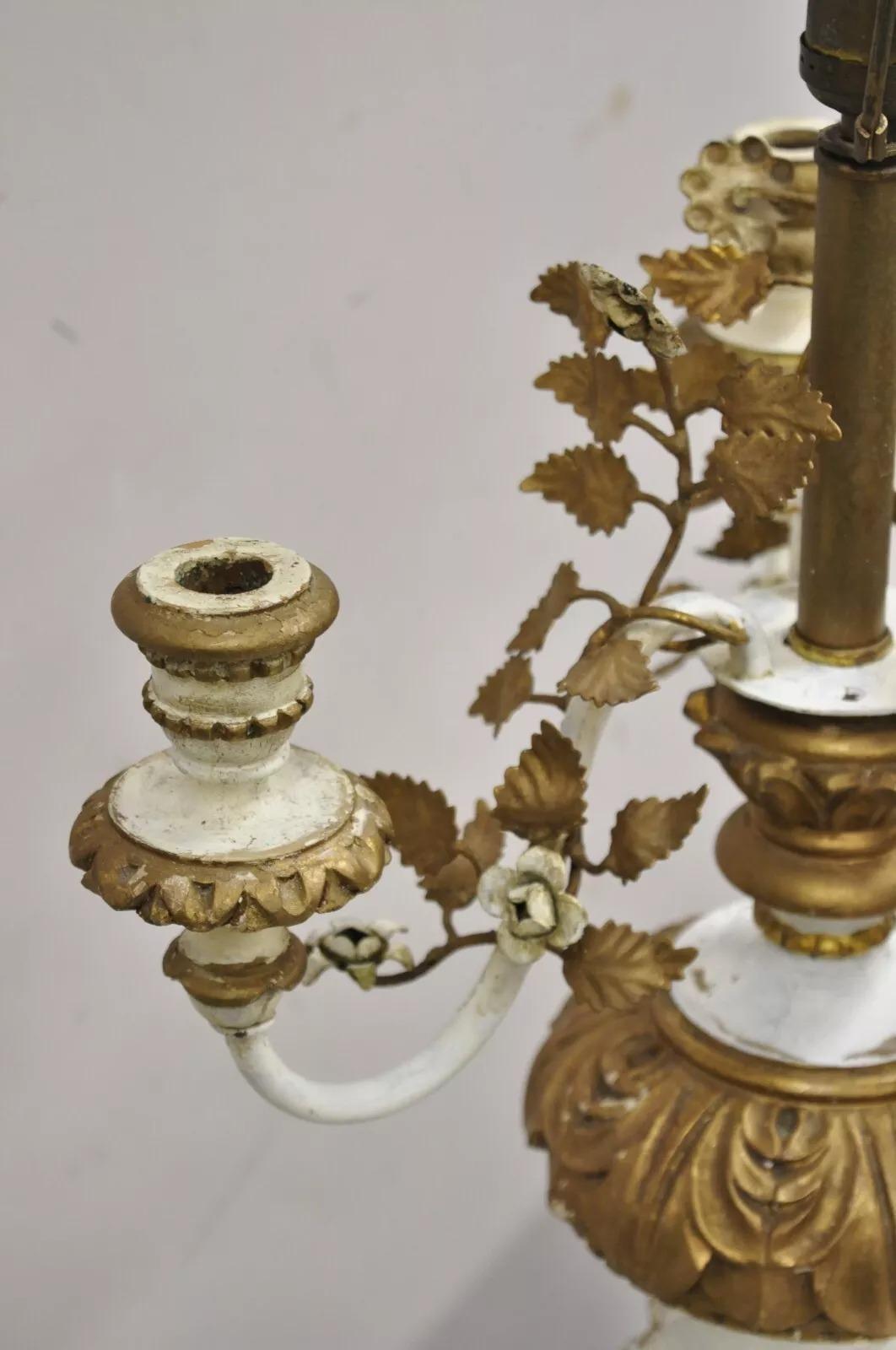 Italienische Hollywood-Regency-Kandelaber-Tischlampe aus vergoldetem Holz in Weiß und Gold, Vintage im Angebot 4
