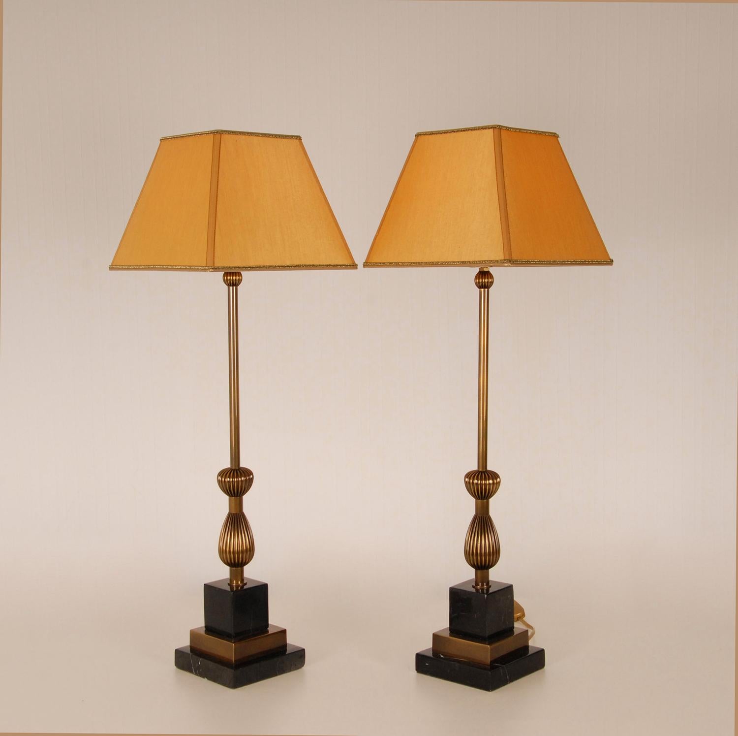 Vintage Italian Art Deco Gold Bronze and Black Marble Table Lamps, a Pair 3