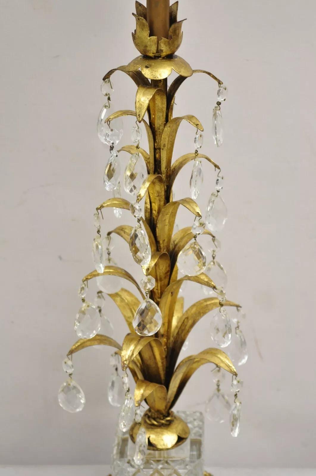 Inconnu Lampe de bureau italienne Hollywood Regency dorée et matelassée avec cristaux en vente