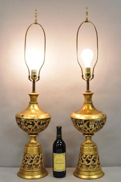 Vintage Italian Hollywood Regency Gold vergoldetes Eisen Metall Laubsägearbeiten Tischlampen Paar