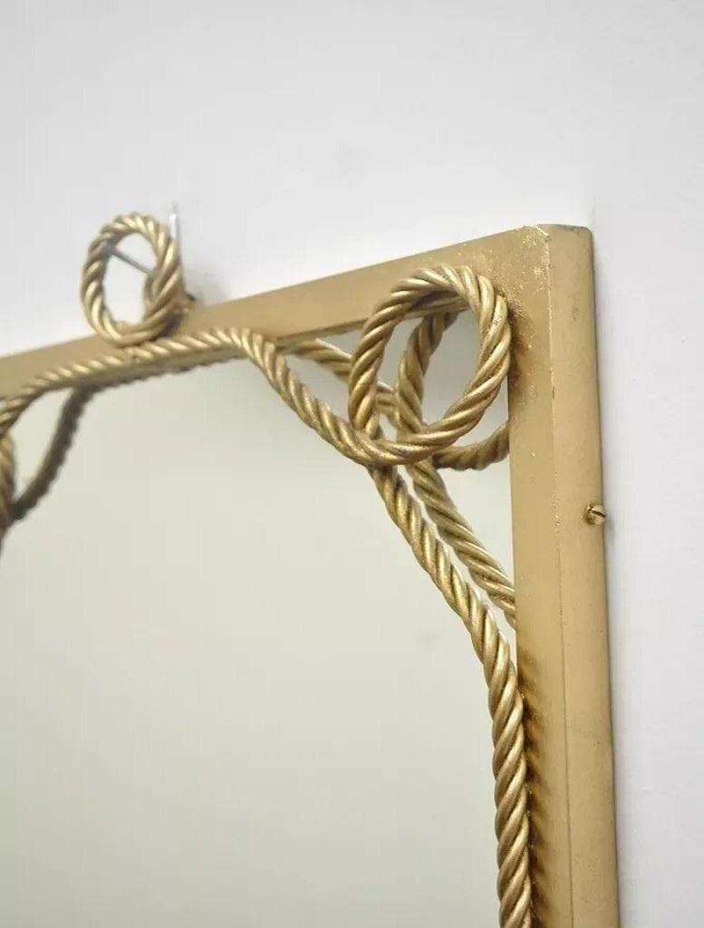 Espejo de pared Vintage Italian Hollywood Regency Gold Gilt Iron Rope Tassel Tole en Bueno estado para la venta en Philadelphia, PA
