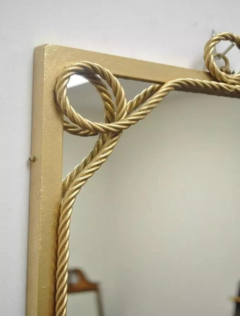Espejo de pared Vintage Italian Hollywood Regency Gold Gilt Iron Rope Tassel Tole en venta 1