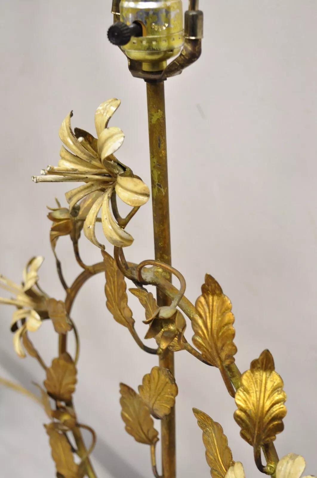 Vintage Italian Hollywood Regency Gold Gilt Iron Tole Metal Table Lamps - a Pair For Sale 3