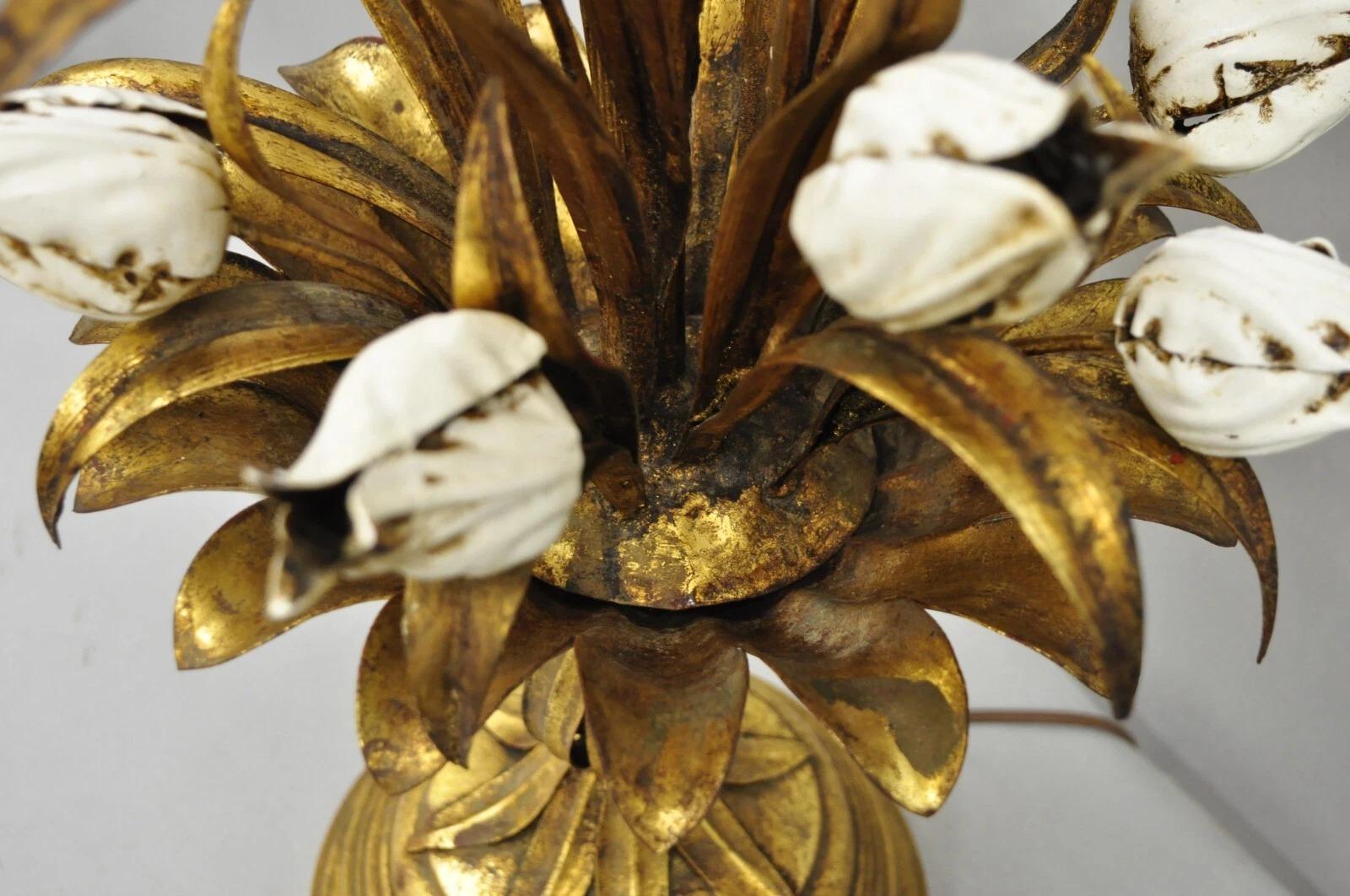 Vintage Italian Hollywood Regency Gold Gilt Iron White Tulip Flower Table Lamp For Sale 4