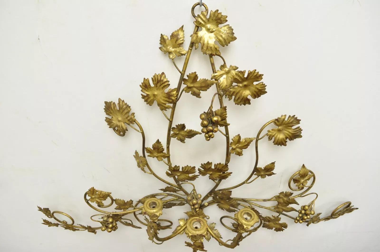 Applique murale italienne Hollywood Regency dorée, en fer, cuir et tôle, 3 candélabres en vente 2