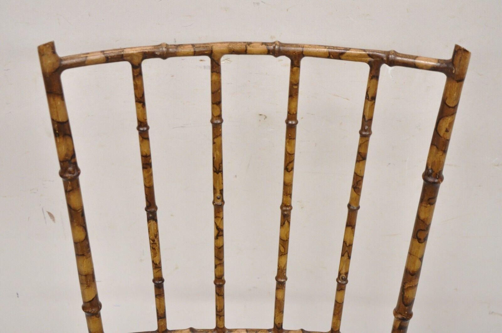 Italienischer Hollywood-Regency-Beistellstuhl Chivari aus Gold und Metall mit Bambusimitat, Vintage im Zustand „Gut“ im Angebot in Philadelphia, PA