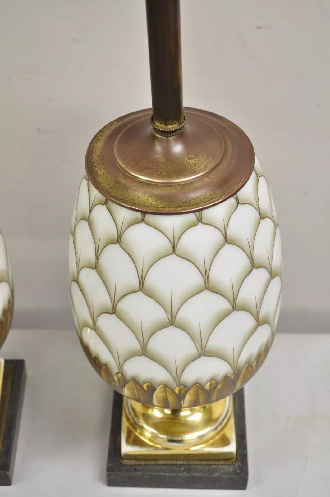 Vintage Italian Hollywood Regency Lámpara de mesa de piña de cristal pintada a mano - Pareja Porcelana en venta
