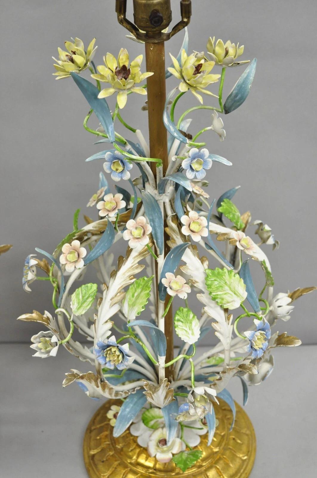 Vintage Italian Hollywood Regency Iron Tole Metal Painted Flower Table Lamp Pair In Good Condition For Sale In Philadelphia, PA