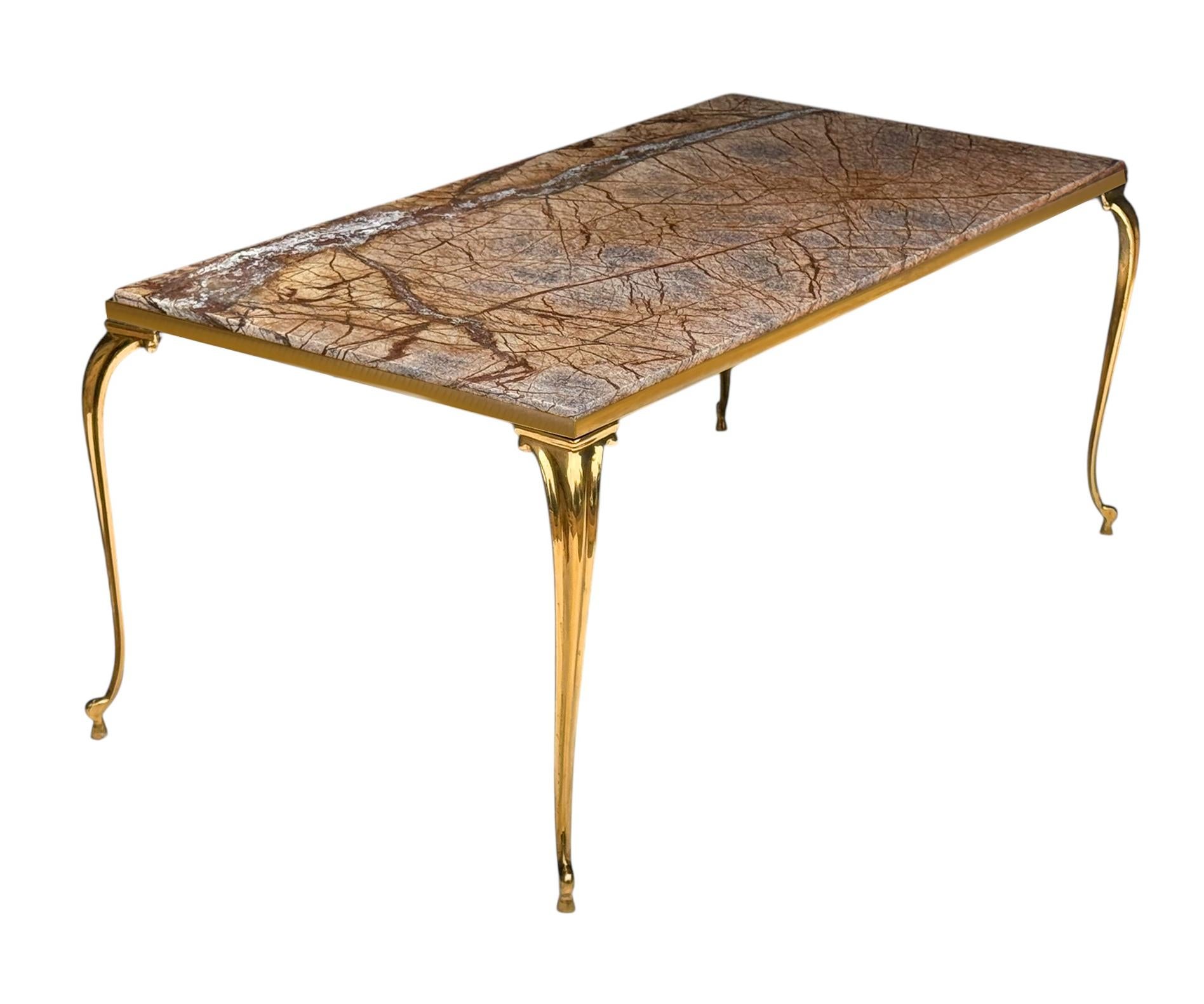 Tavolino rettangolare d'epoca Hollywood Regency in marmo marrone e ottone in vendita 1