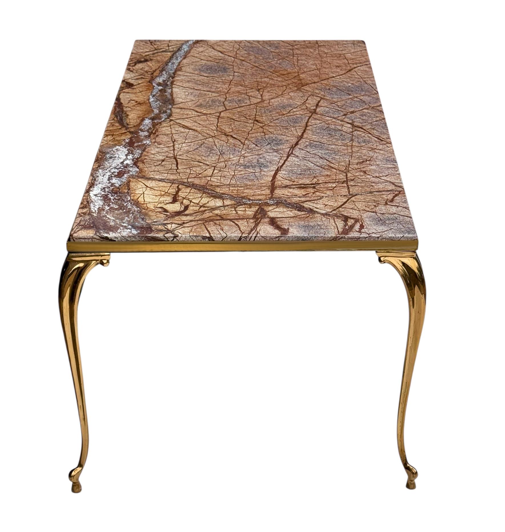 Tavolino rettangolare d'epoca Hollywood Regency in marmo marrone e ottone in vendita 2