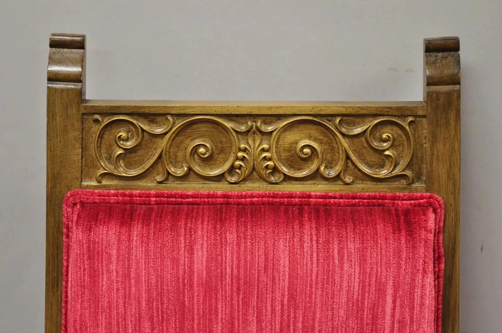 Vintage Italian Hollywood Regency Red High Back Lounge Arm Chairs - ein Paar (20. Jahrhundert) im Angebot