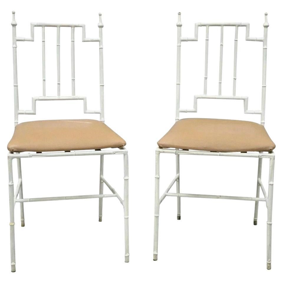 Vintage Italian Hollywood Regency White Faux Bamboo Metal Accent Side Chair Pair en venta