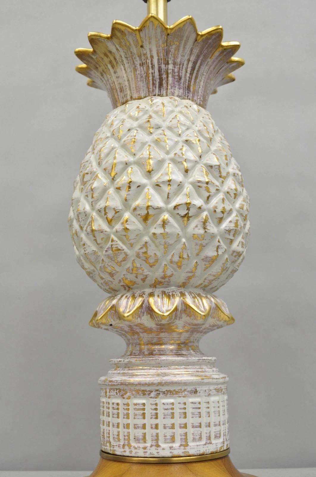 Vintage Italian Hollywood Regency Lámpara de Sobremesa de Porcelana Blanca y Cerámica Pinneaple Desconocido en venta