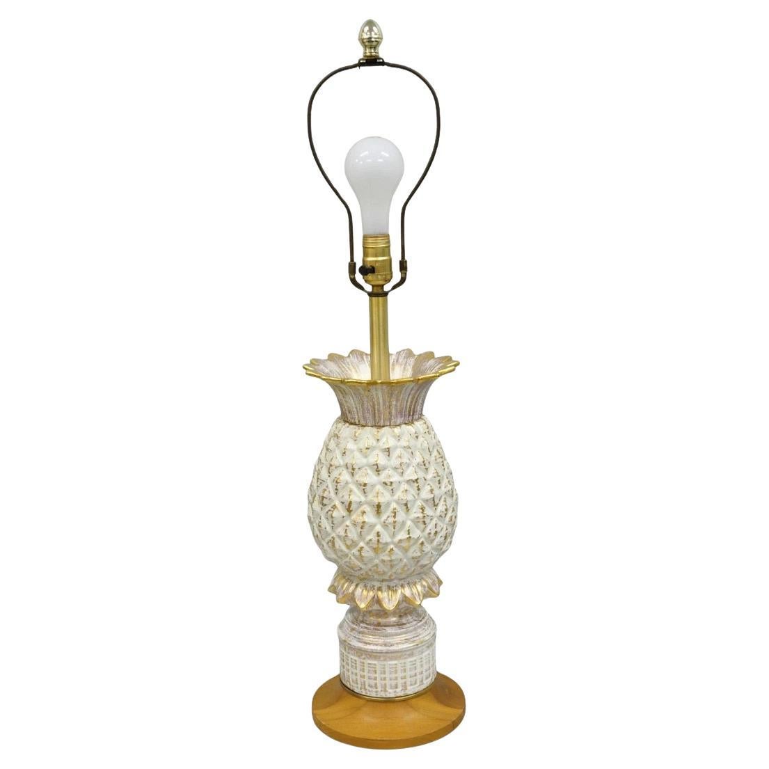 Vintage Italian Hollywood Regency Lámpara de Sobremesa de Porcelana Blanca y Cerámica Pinneaple en venta