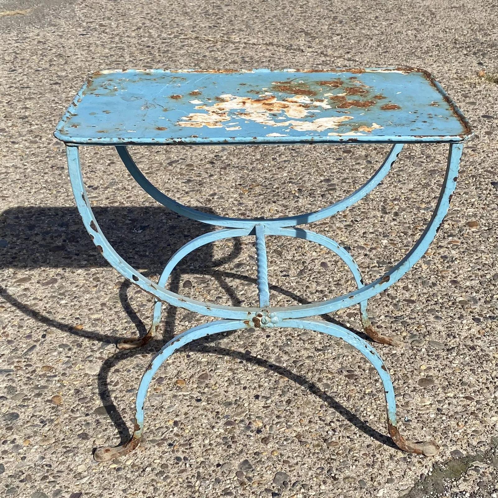 Mesa auxiliar de jardín de hierro forjado Vintage Italian Hollywood Regency Regencia de Hollywood en venta