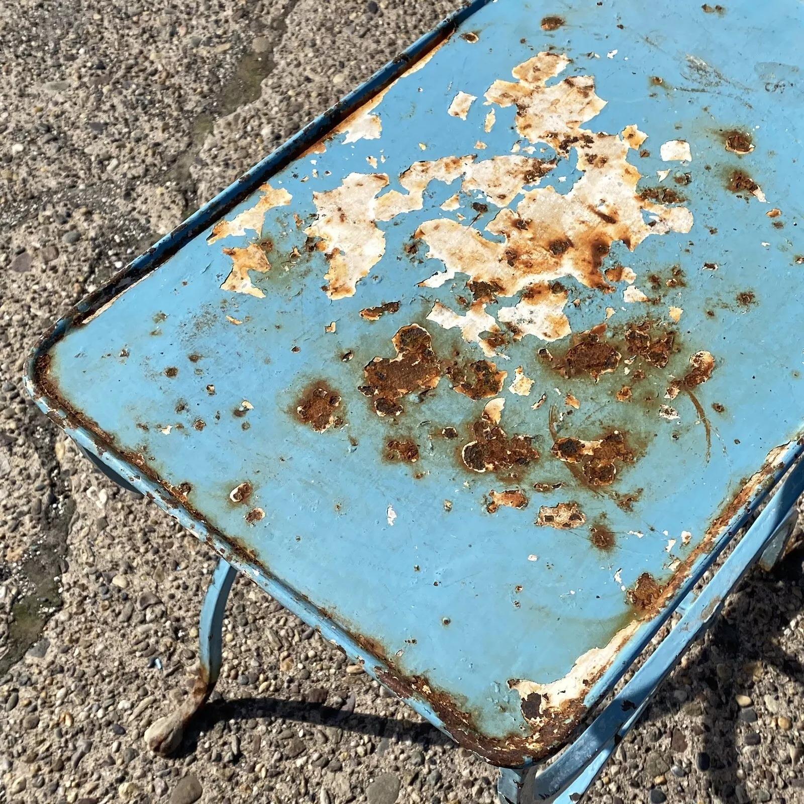 Mesa auxiliar de jardín de hierro forjado Vintage Italian Hollywood Regency siglo XX en venta