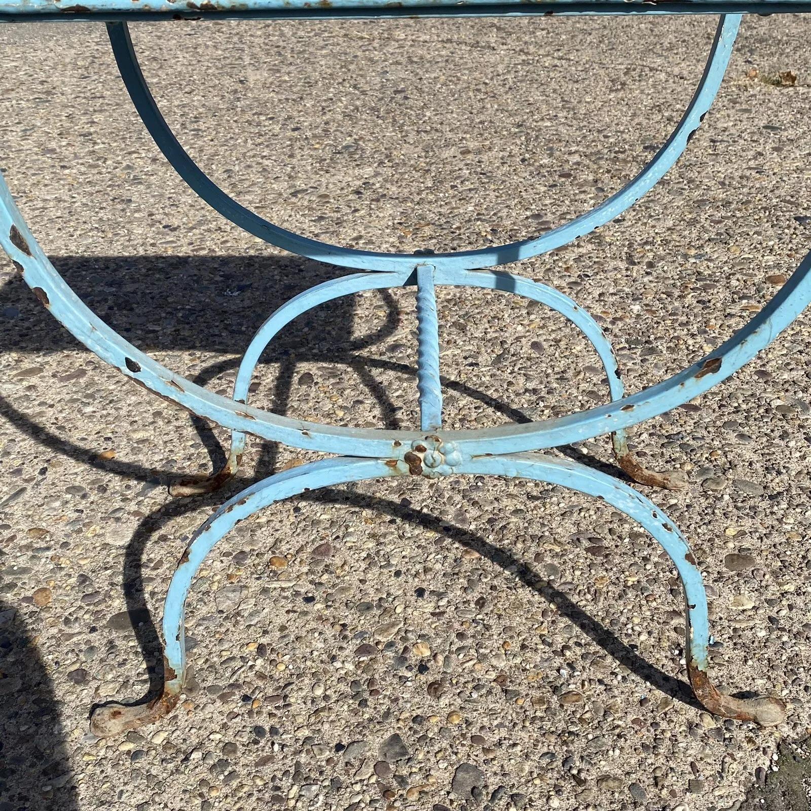 Mesa auxiliar de jardín de hierro forjado Vintage Italian Hollywood Regency Hierro forjado en venta