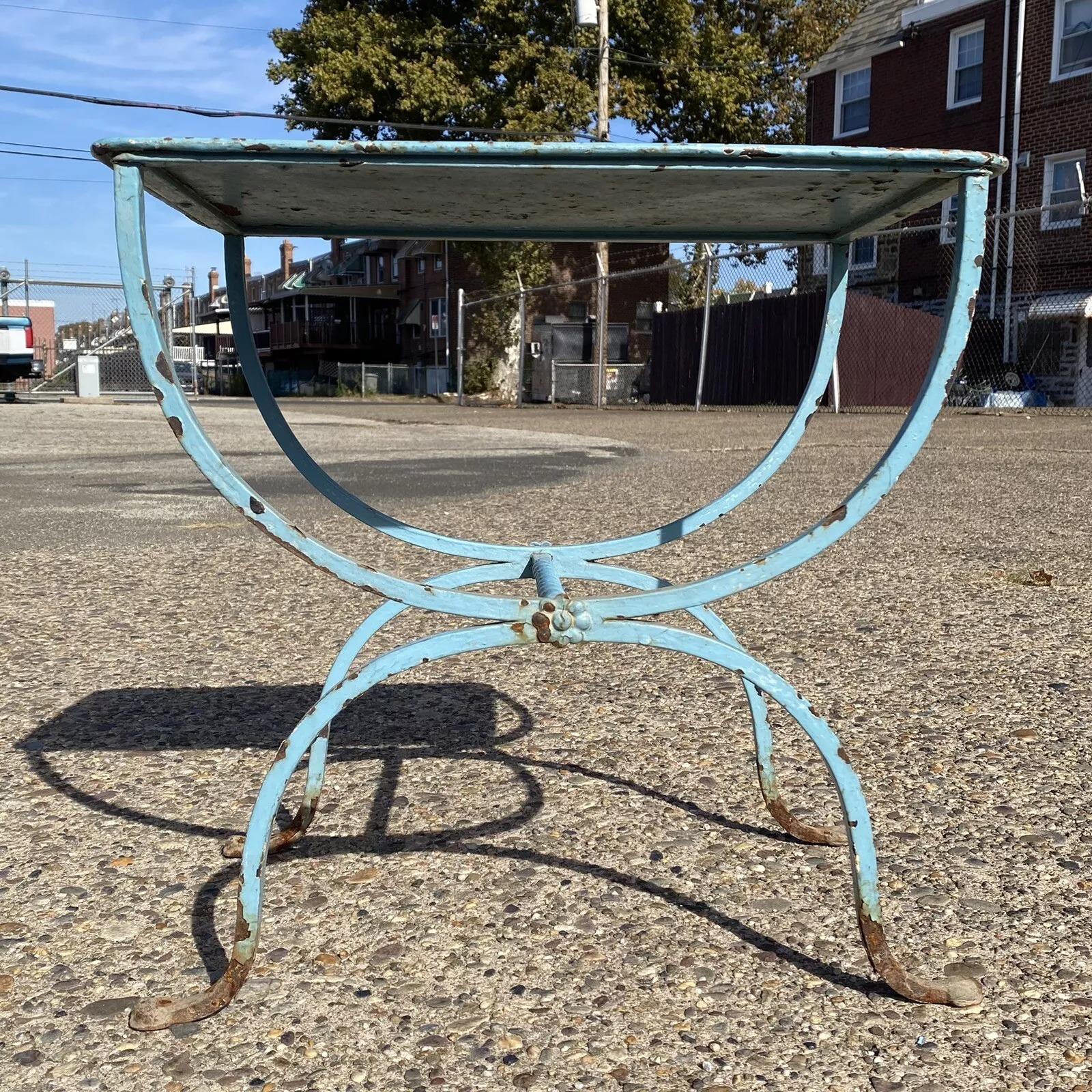 Mesa auxiliar de jardín de hierro forjado Vintage Italian Hollywood Regency en venta 2