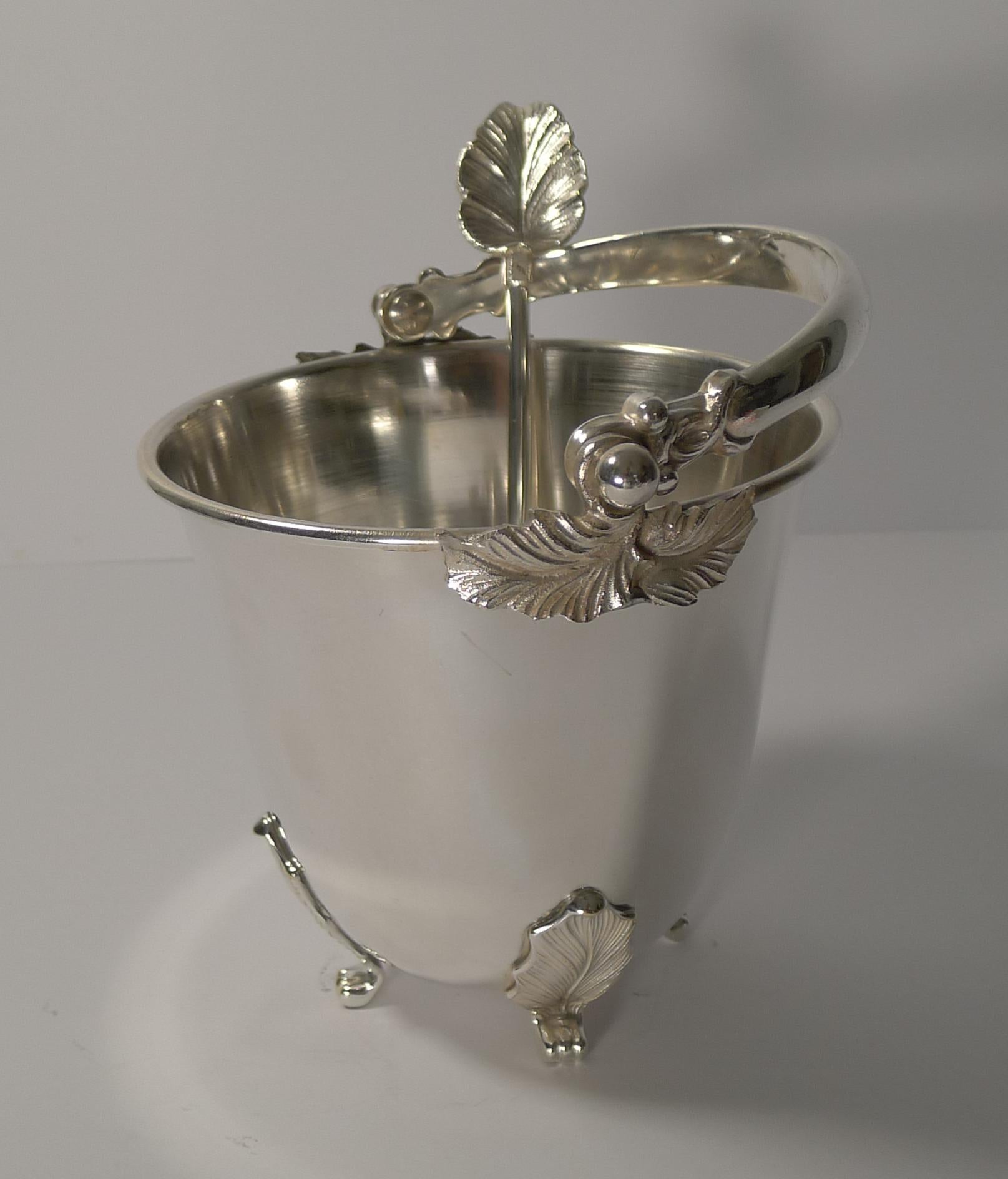 Vintage Italian Ice Bucket and Draining Spoon by Macabo, circa 1950 For Sale 2
