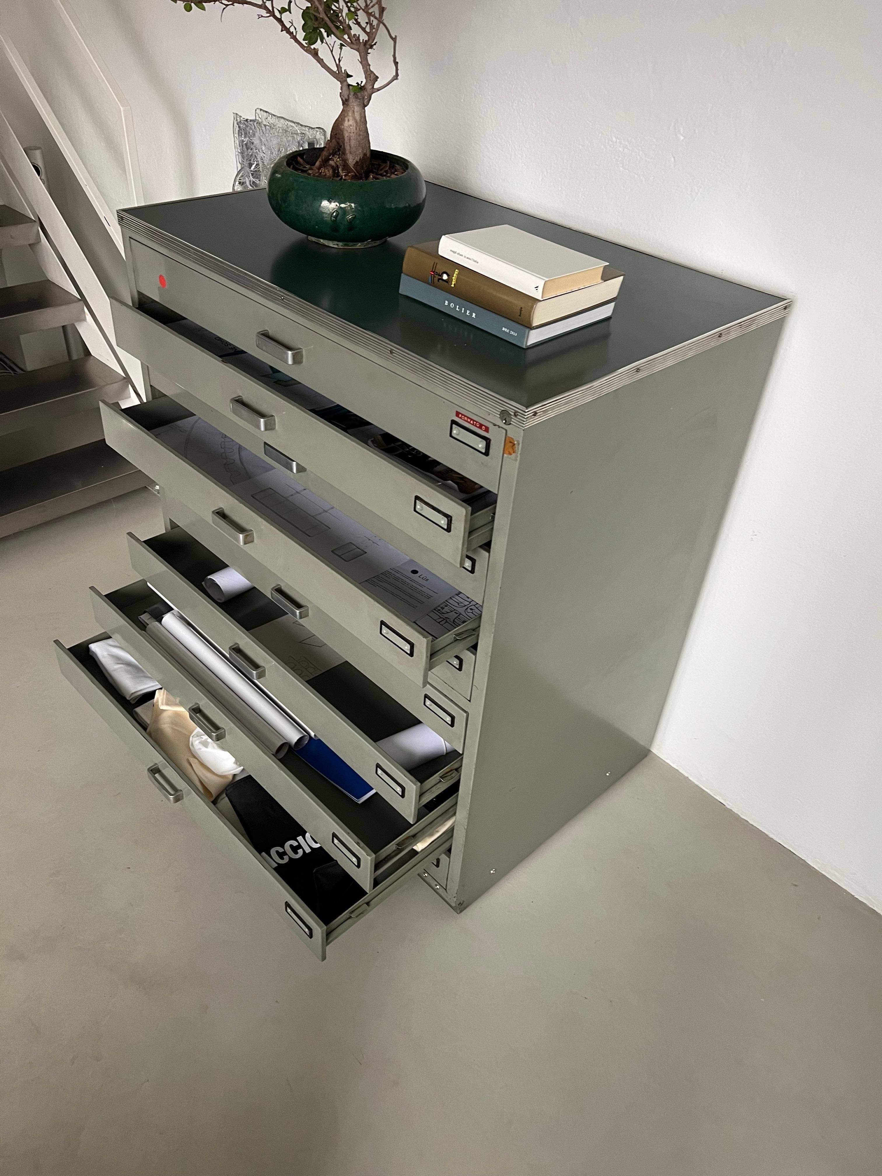 Vintage Italian Industrial Cabinet / drawers  for storage drawings and posters For Sale 5