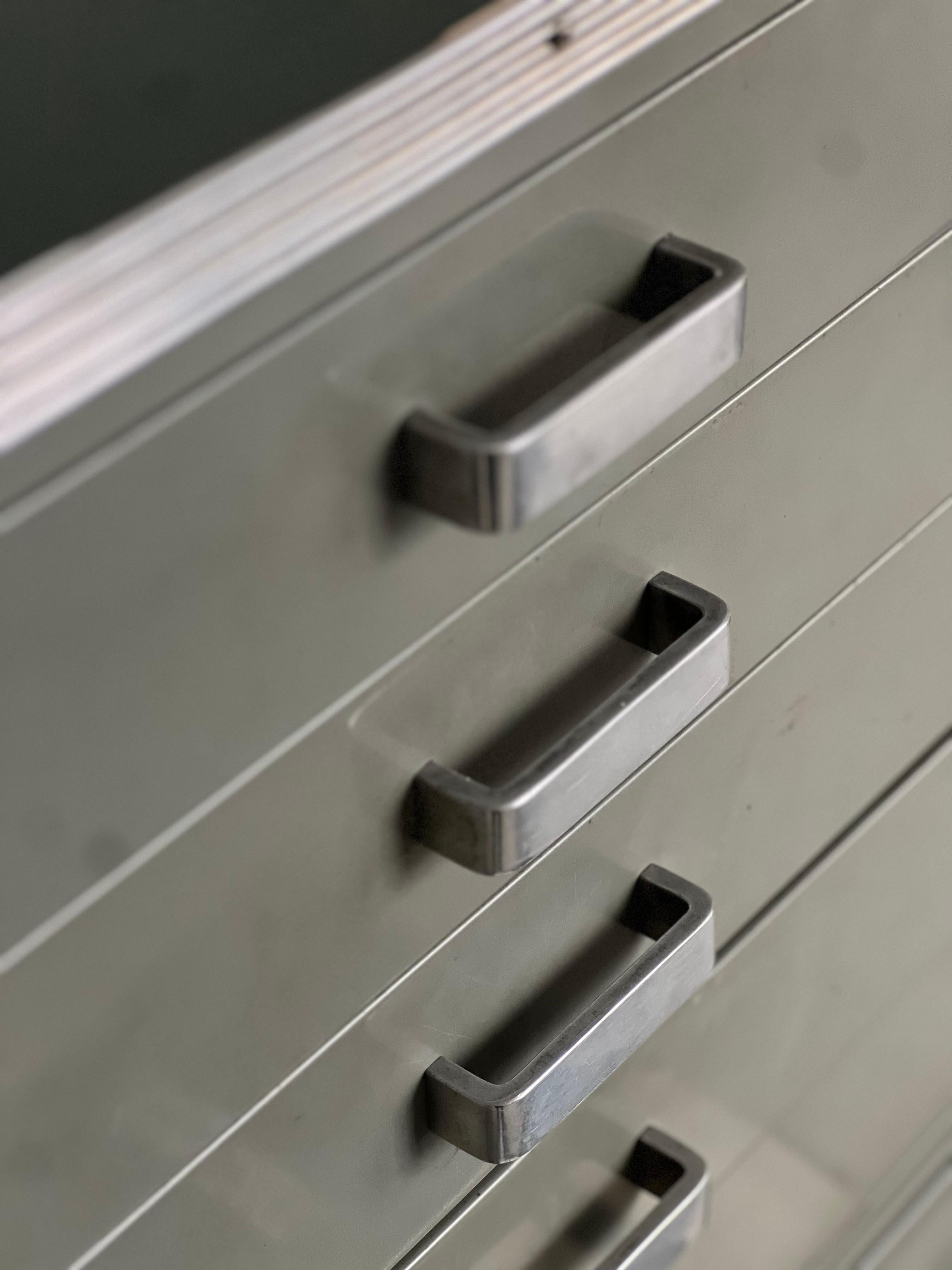 Vintage Italian Industrial Cabinet / drawers  for storage drawings and posters For Sale 11