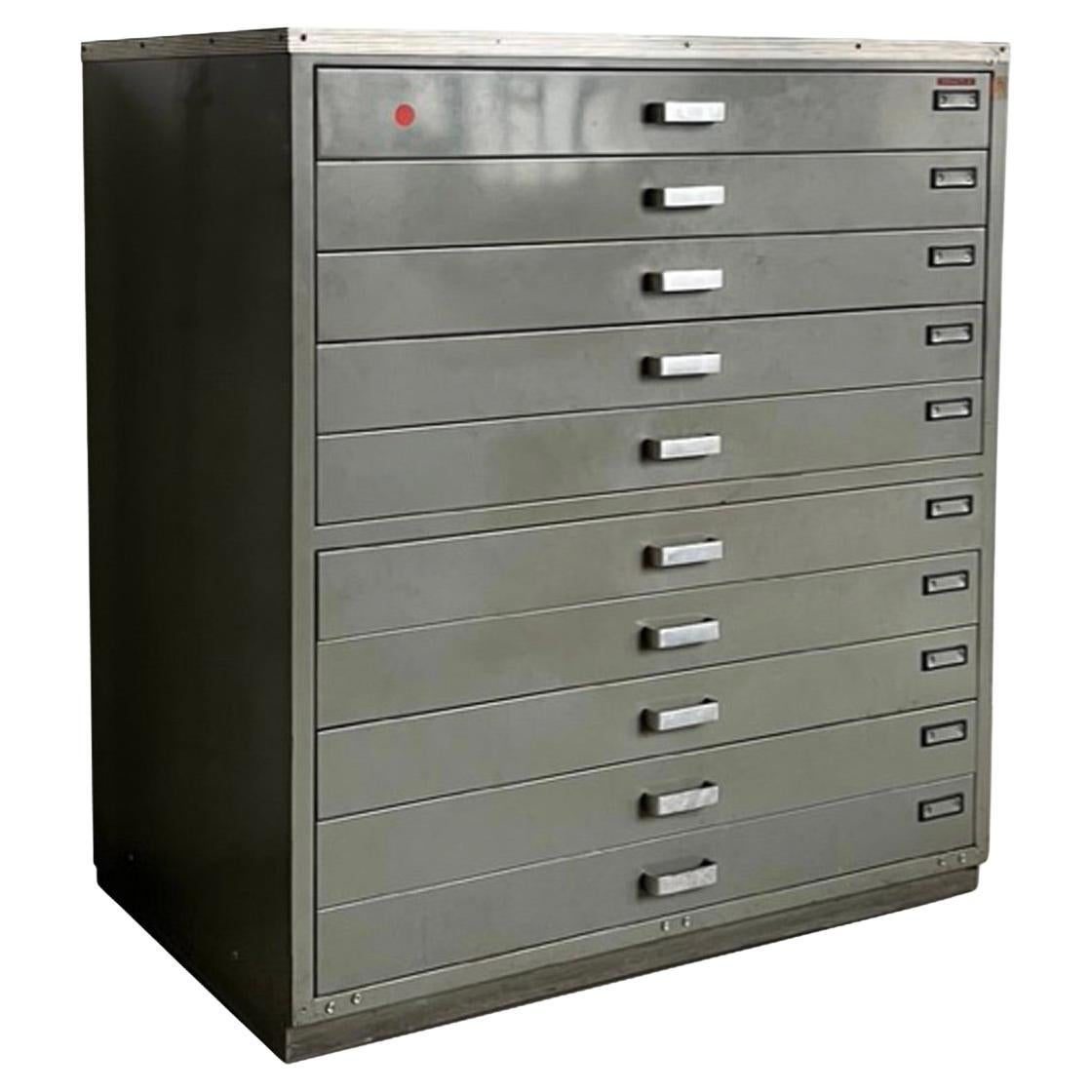 Vintage Italian Industrial Cabinet / drawers  for storage drawings and posters For Sale