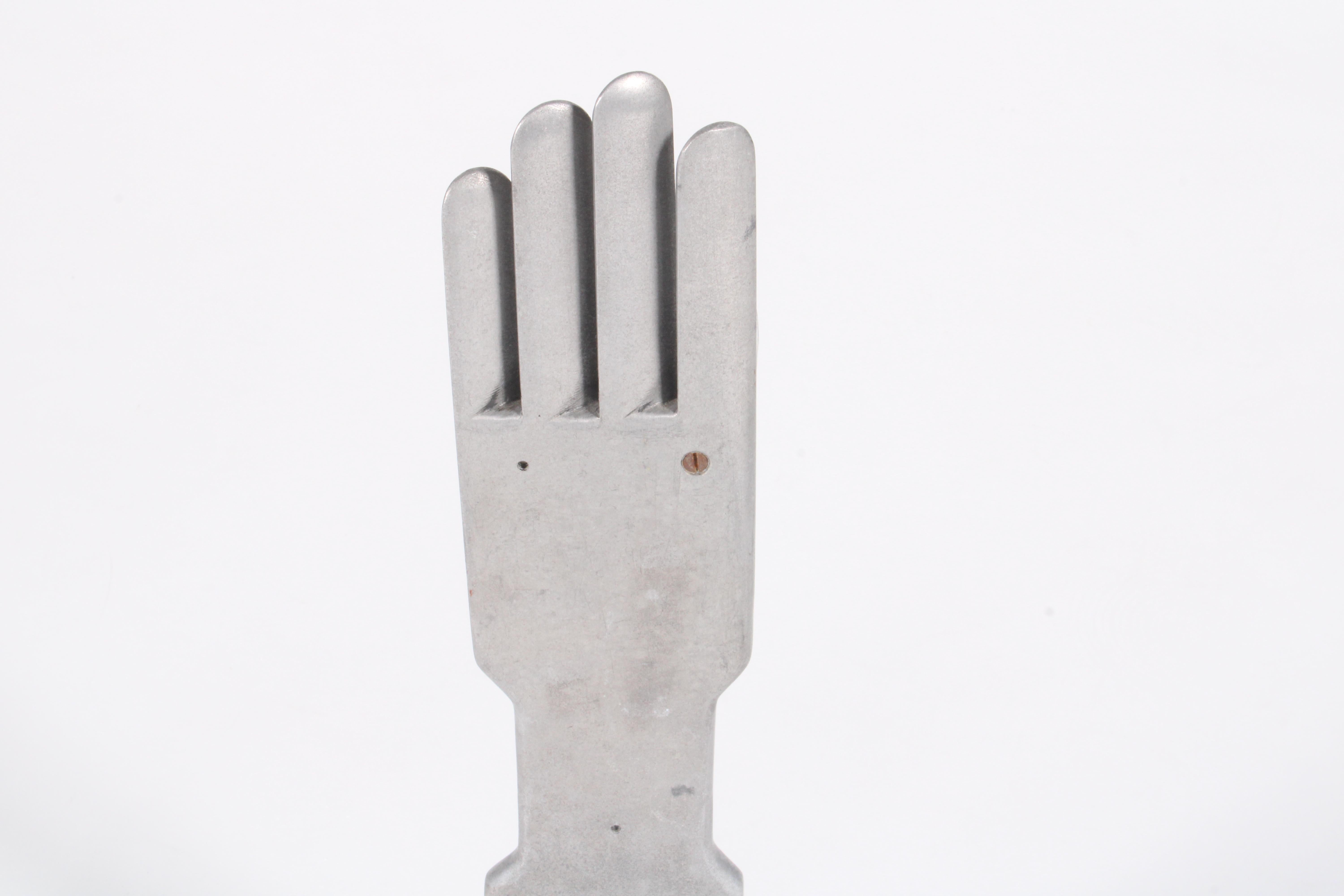 Moulage de gants industriels italiens vintage - Livraison gratuite à l'international en vente 2
