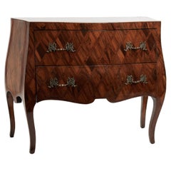 Wood Commodes and Chests of Drawers