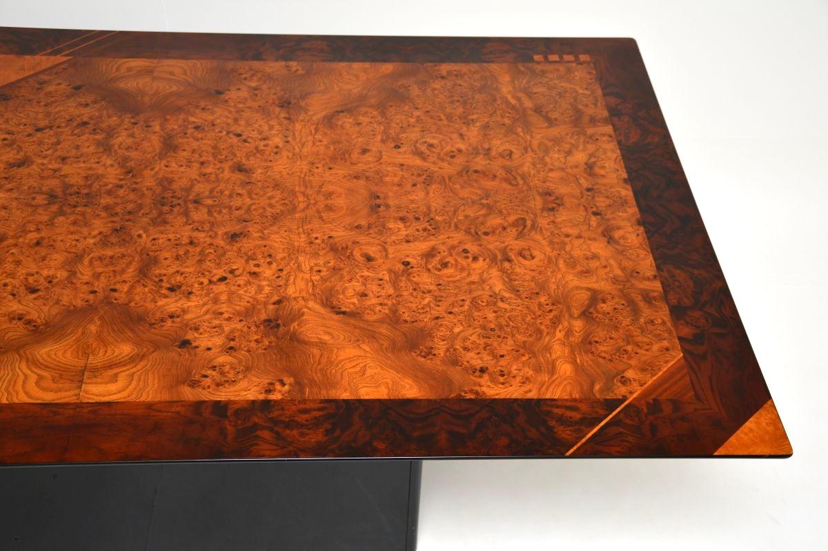 Table de salle à manger italienne vintage en loupe incrustée par Oscar Dell Arredamento Bon état - En vente à London, GB