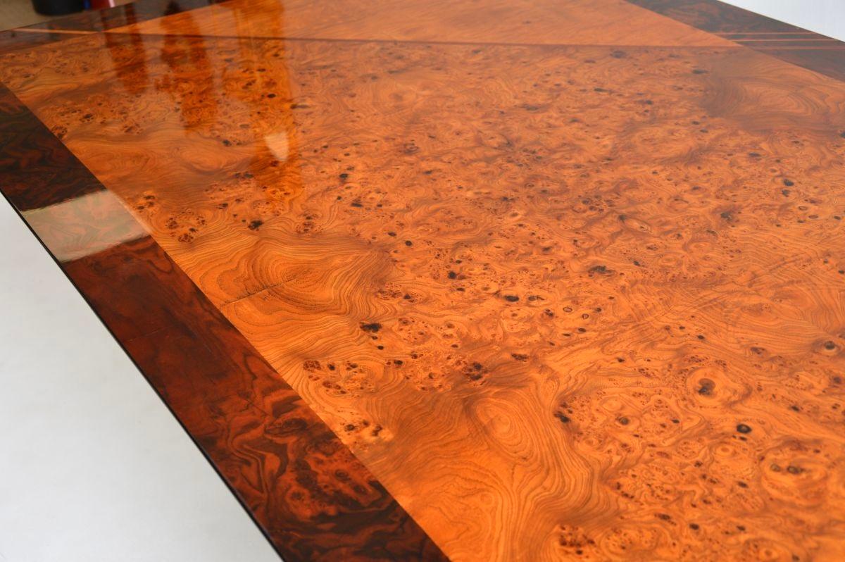 Fin du 20e siècle Table de salle à manger italienne vintage en loupe incrustée par Oscar Dell Arredamento en vente