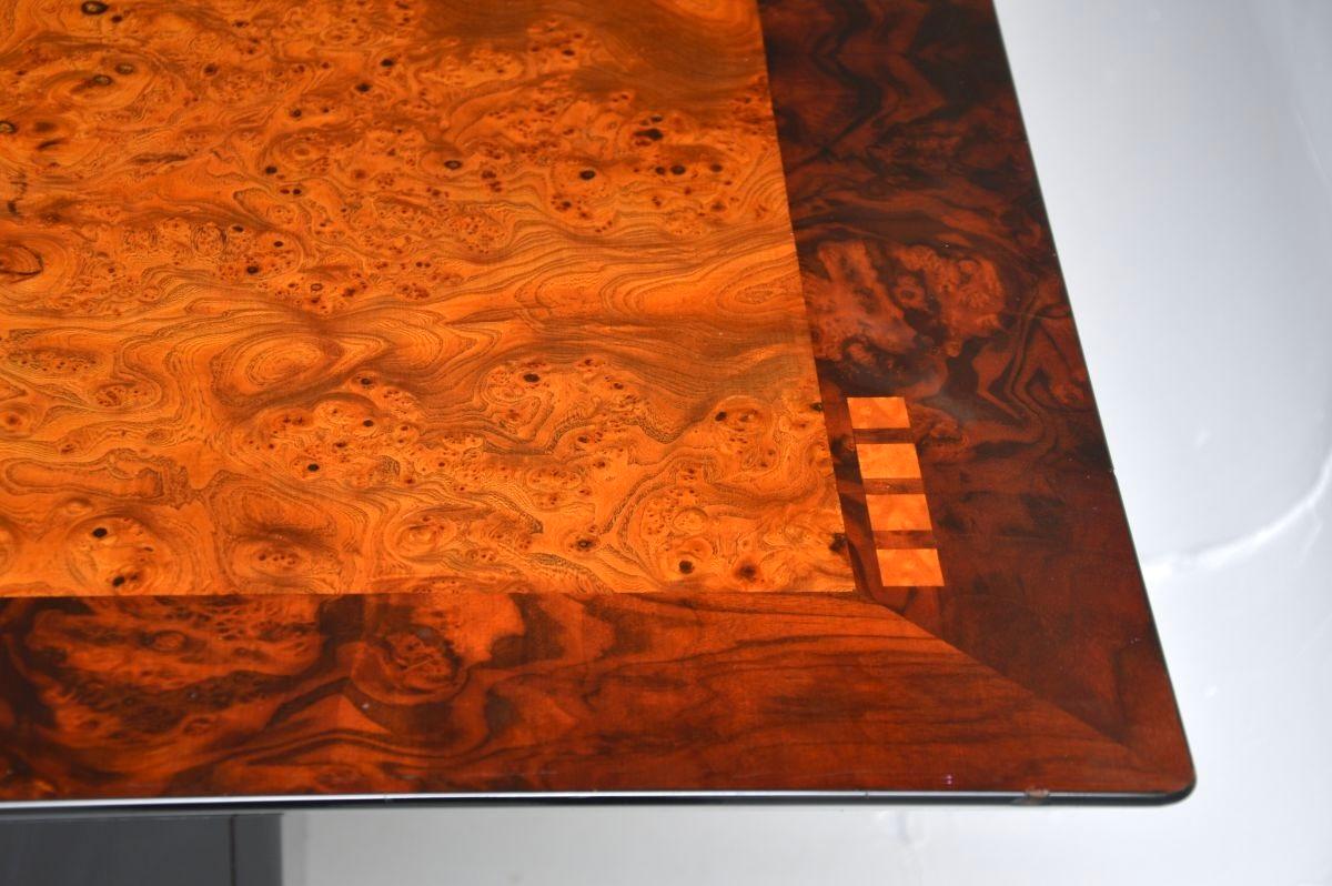 Métal Table de salle à manger italienne vintage en loupe incrustée par Oscar Dell Arredamento en vente