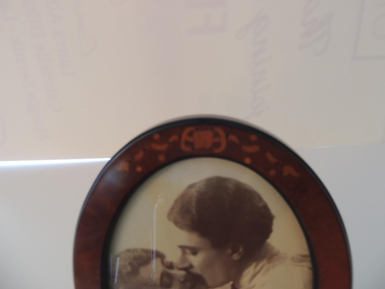 Regency Vintage Italian Inlaid Wood Oval Picture Frame