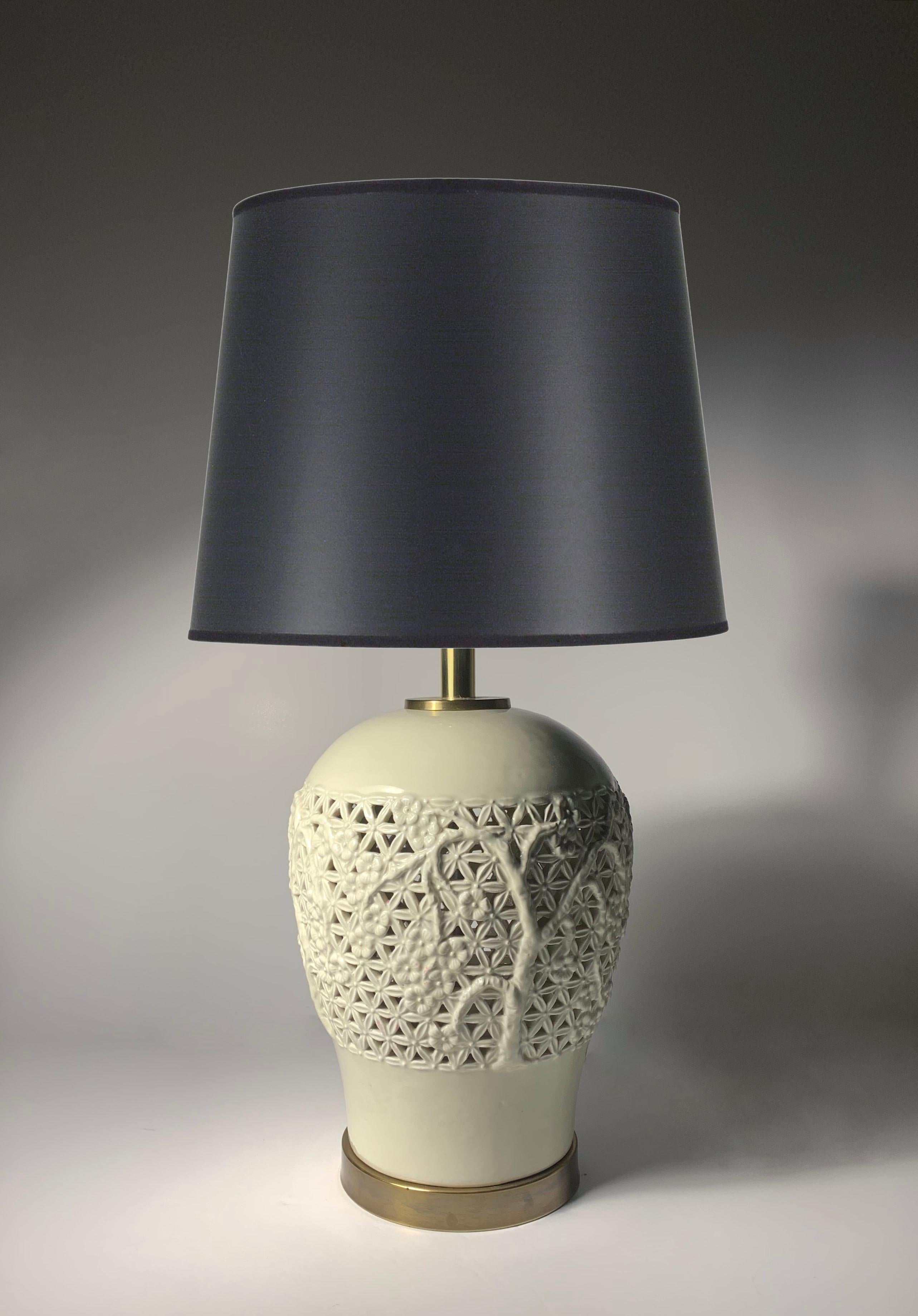 Lampes italiennes vintage complexes en porcelaine de style chinoiserie

Manière de Ugo Zaccaganini

Hauteur de 28