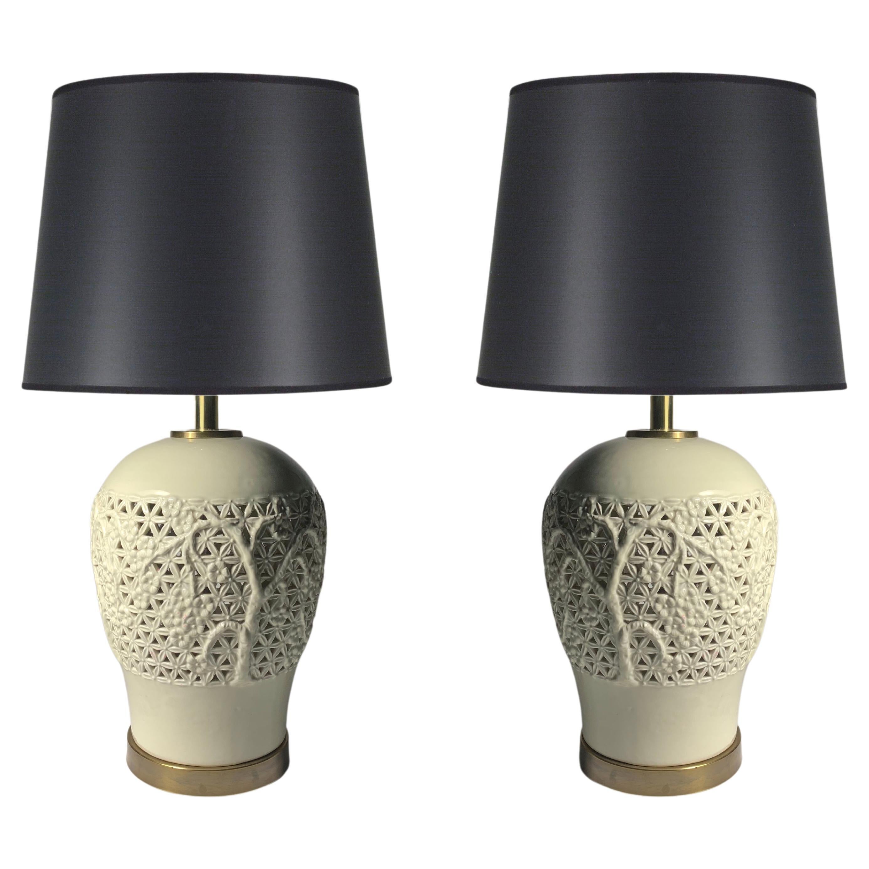 Lampes italiennes vintage complexes en porcelaine de style chinoiserie en vente