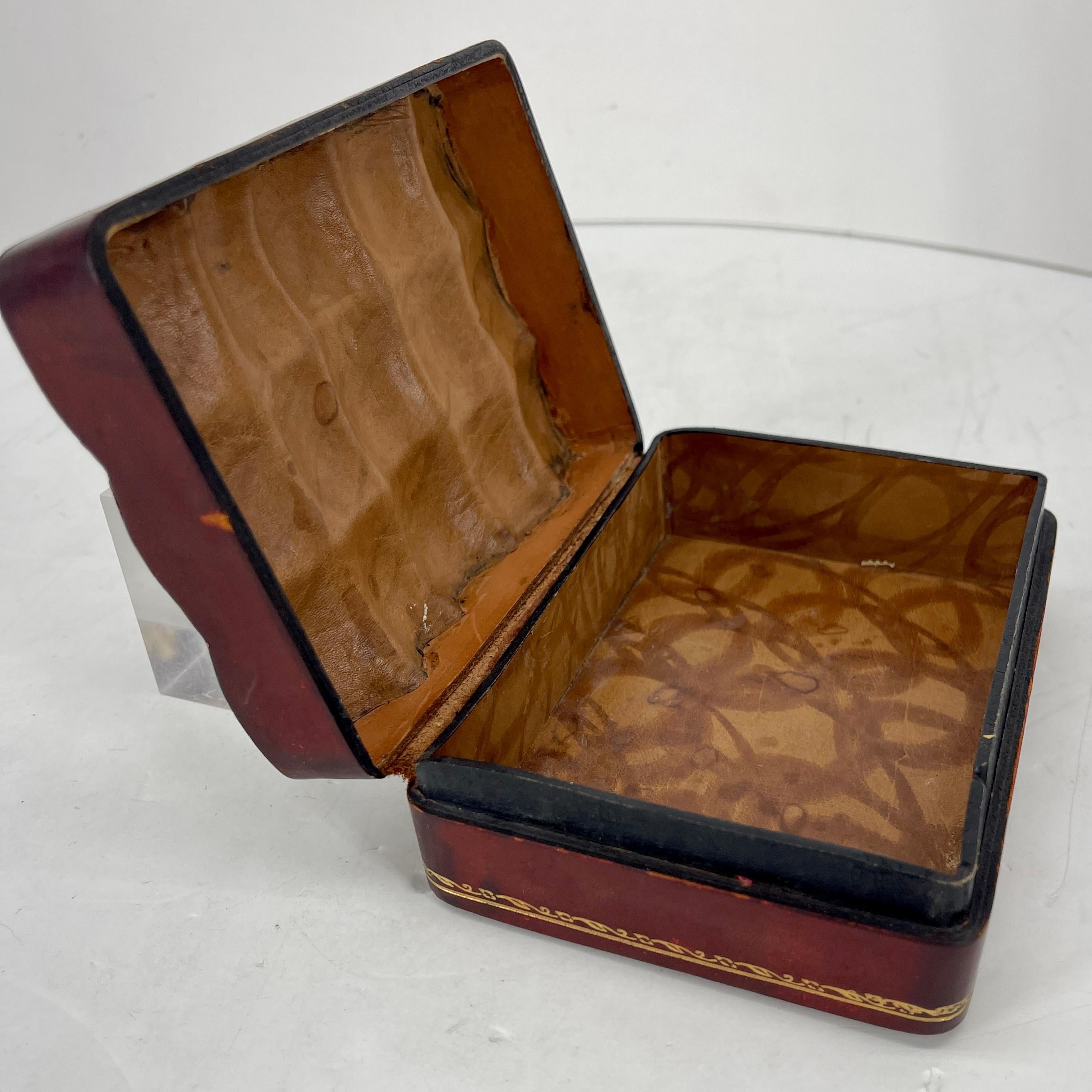 Vintage Italian Jewelry Box in Burgundy Leather, Circa 1950's For Sale 5