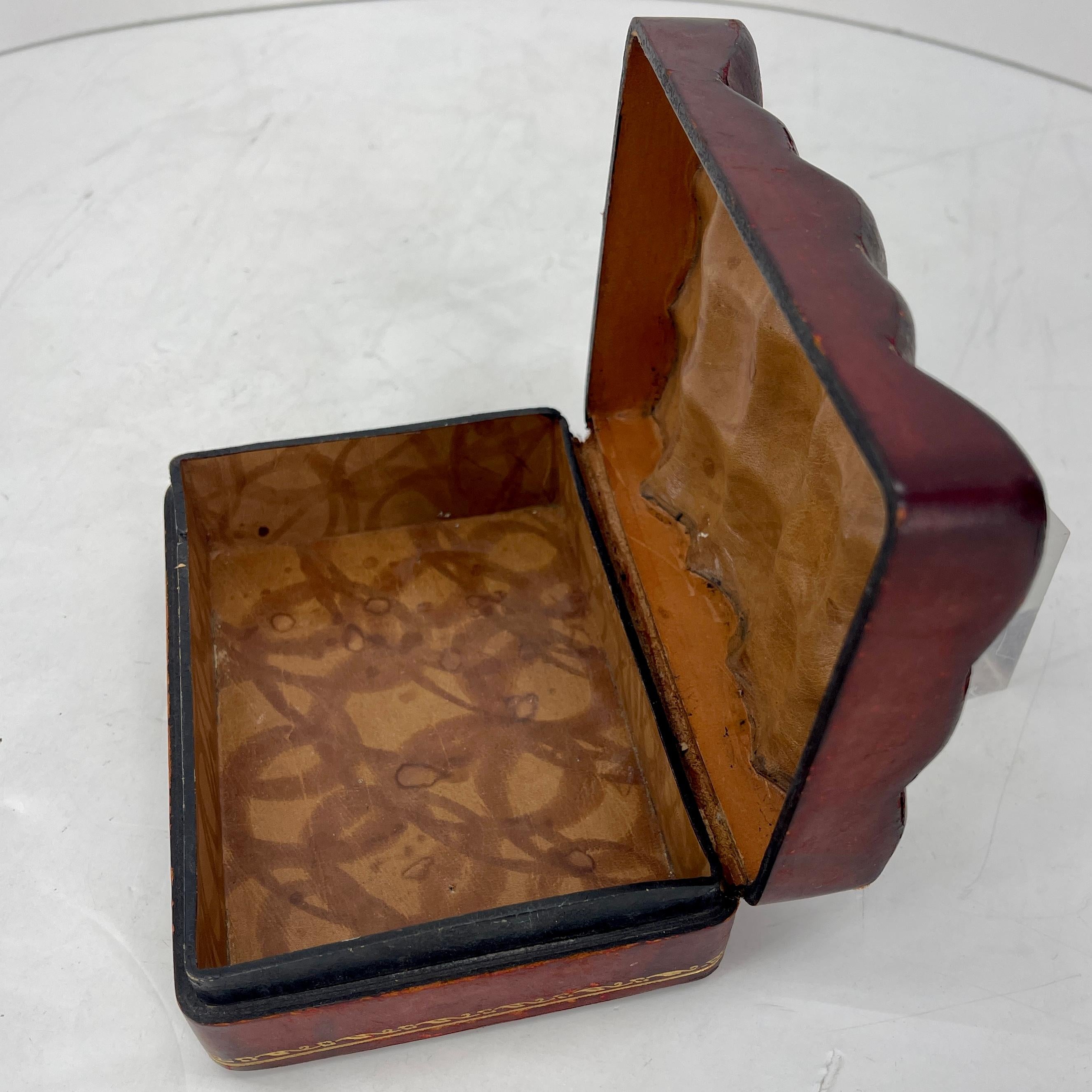 Vintage Italian Jewelry Box in Burgundy Leather, Circa 1950's For Sale 6
