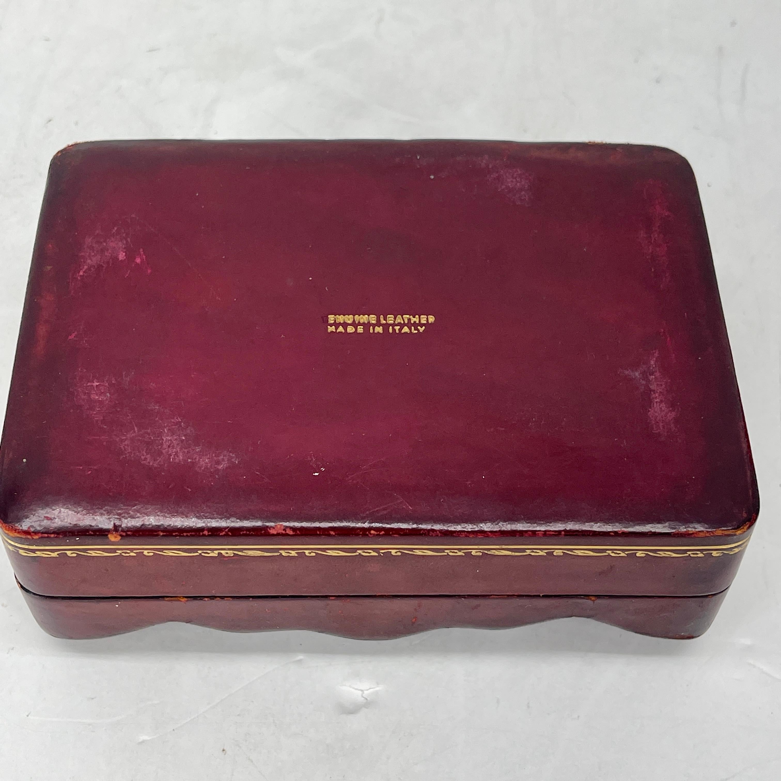 Boîte à bijoux italienne en cuir bourgogne, années 1950 en vente 6