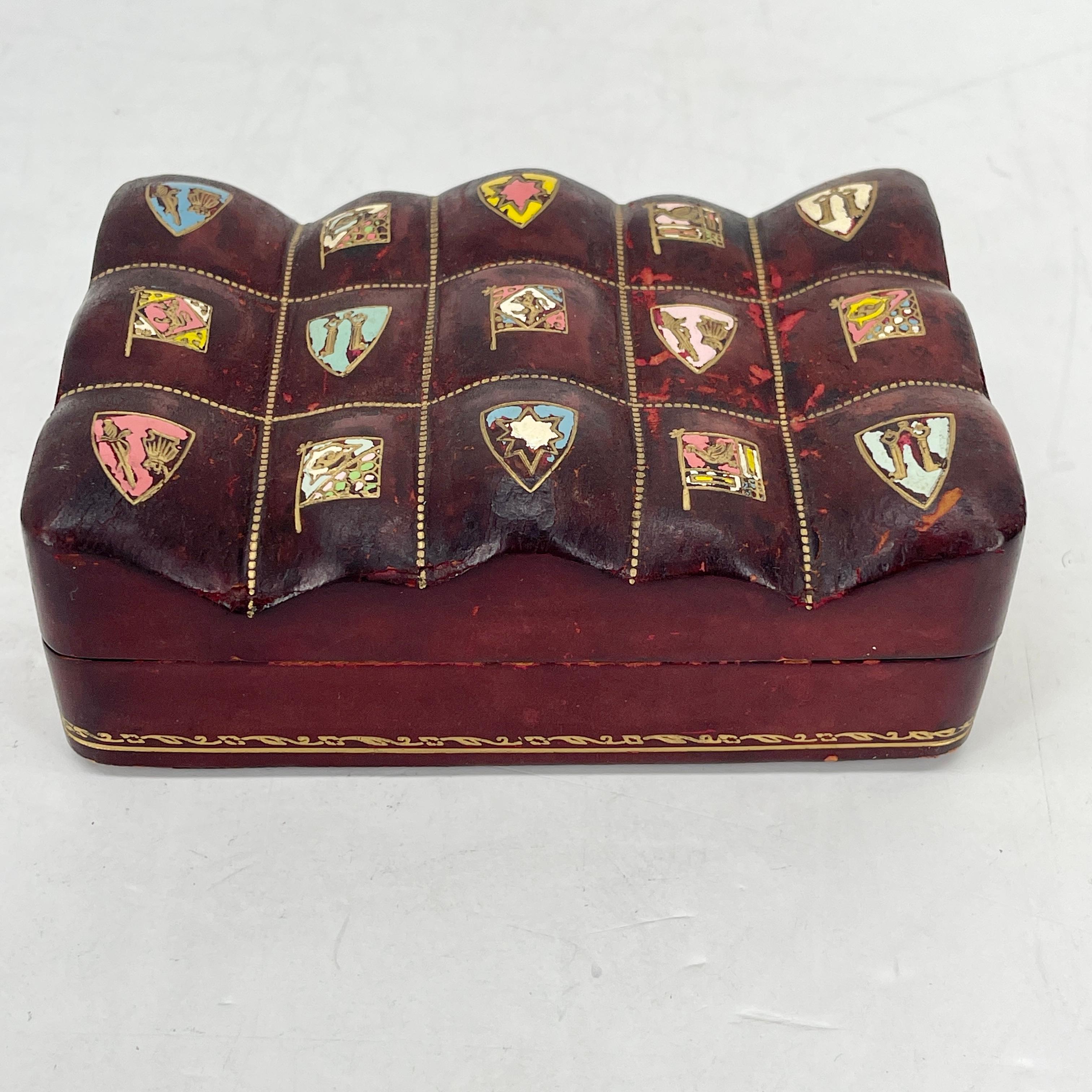 Fait main Boîte à bijoux italienne en cuir bourgogne, années 1950 en vente
