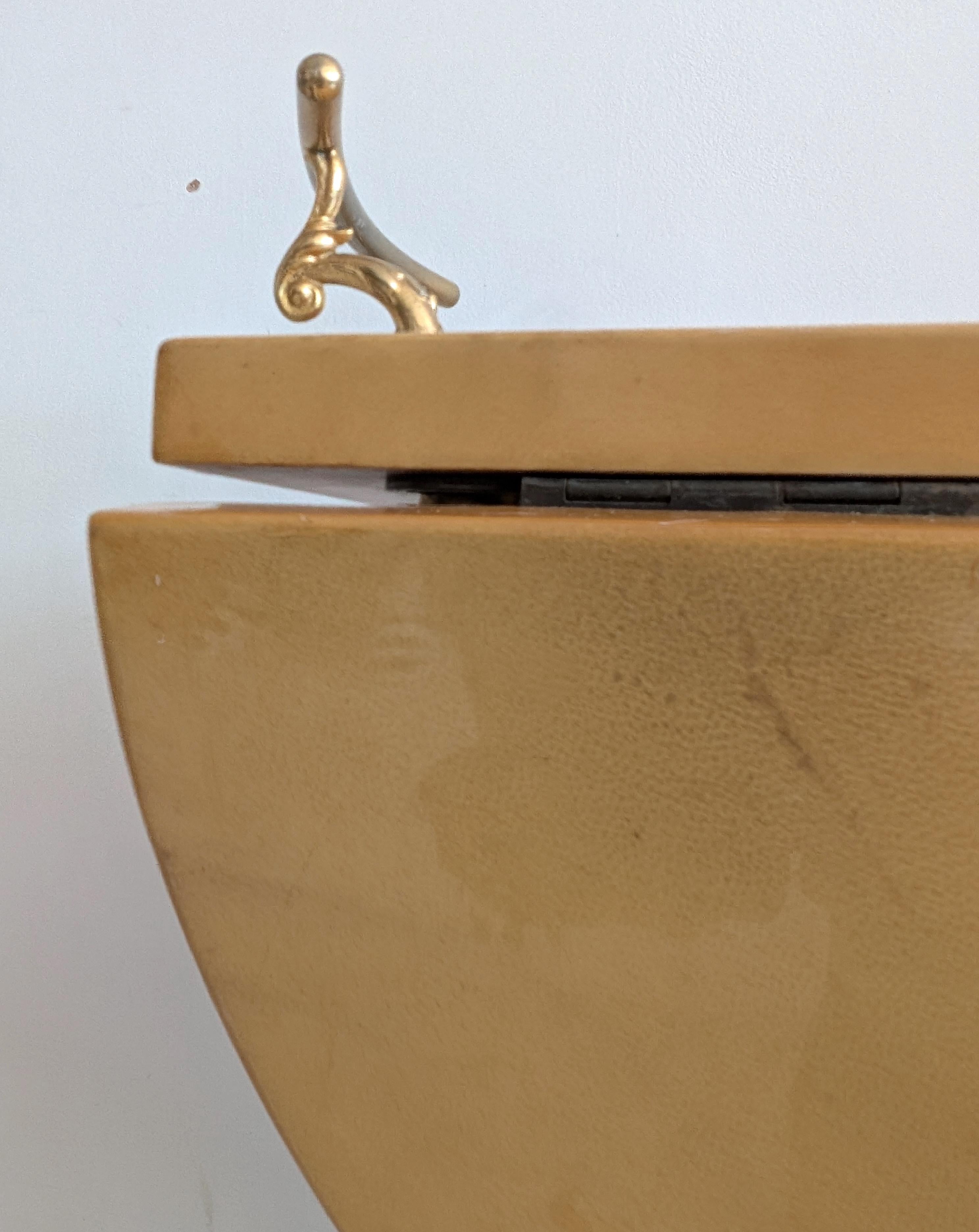Chariot à boissons / chariot de bar vintage italien en parchemin laqué par Aldo Tura années 1960 en vente 9