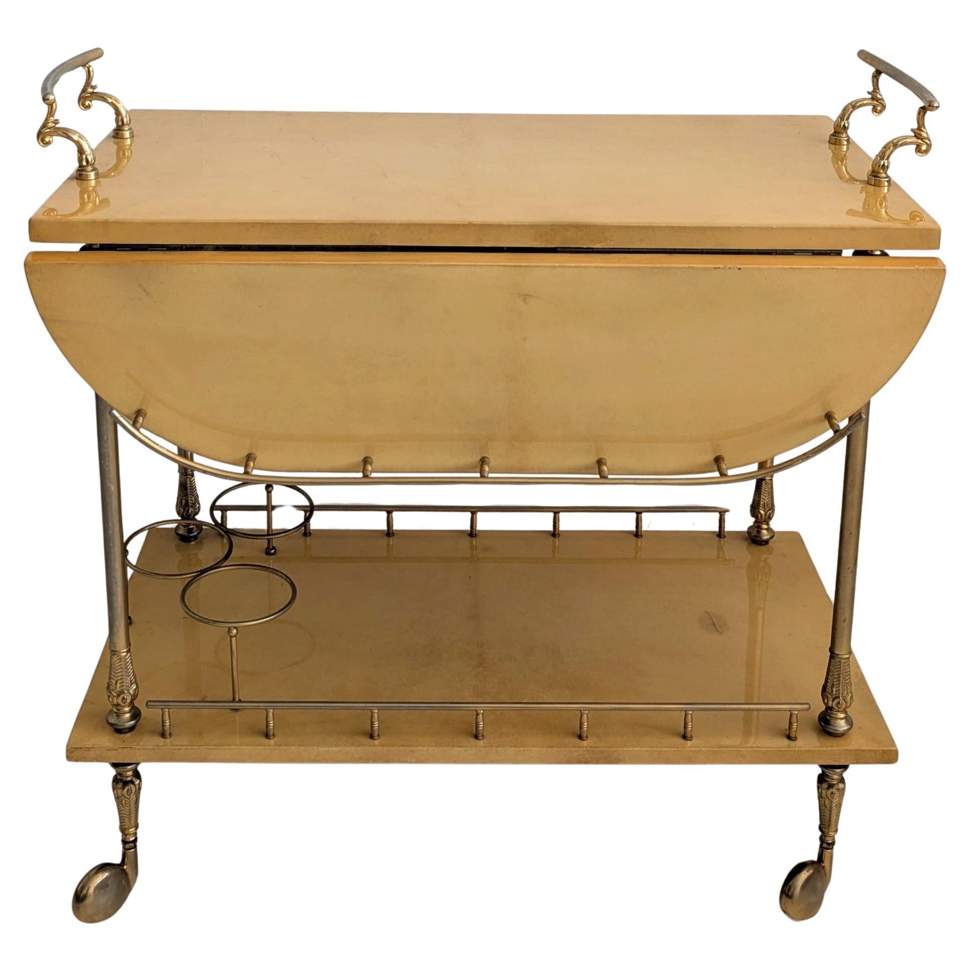 Chariot à boissons / chariot de bar vintage italien en parchemin laqué par Aldo Tura années 1960 en vente