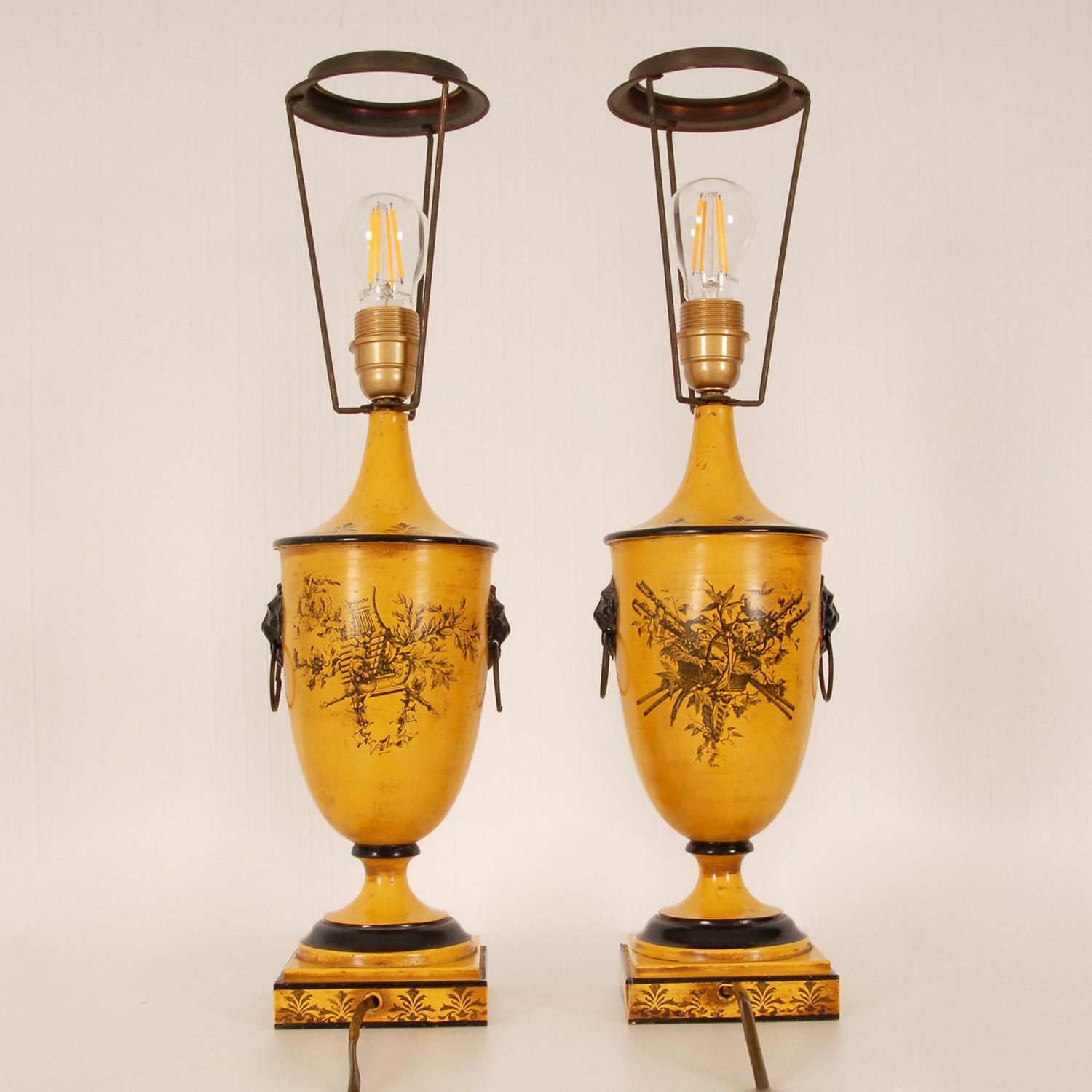 Vintage Italian Lamps Yellow Neoclassical Lion Traditional Table Lamps a pair For Sale 7