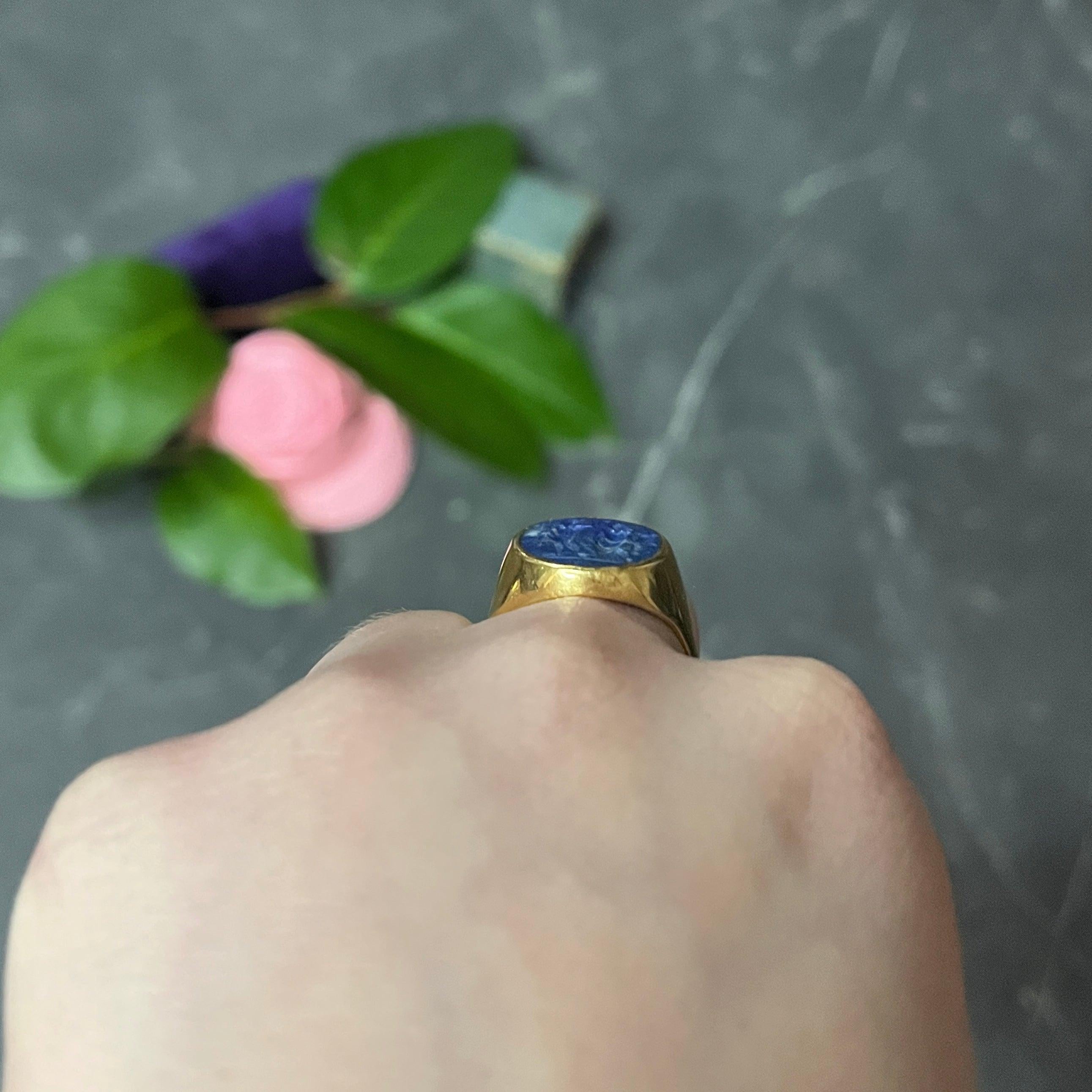 Vintage Italian Lapis Lazuli 18 Karat Yellow Gold Unisex Intaglio Signet Ring 1