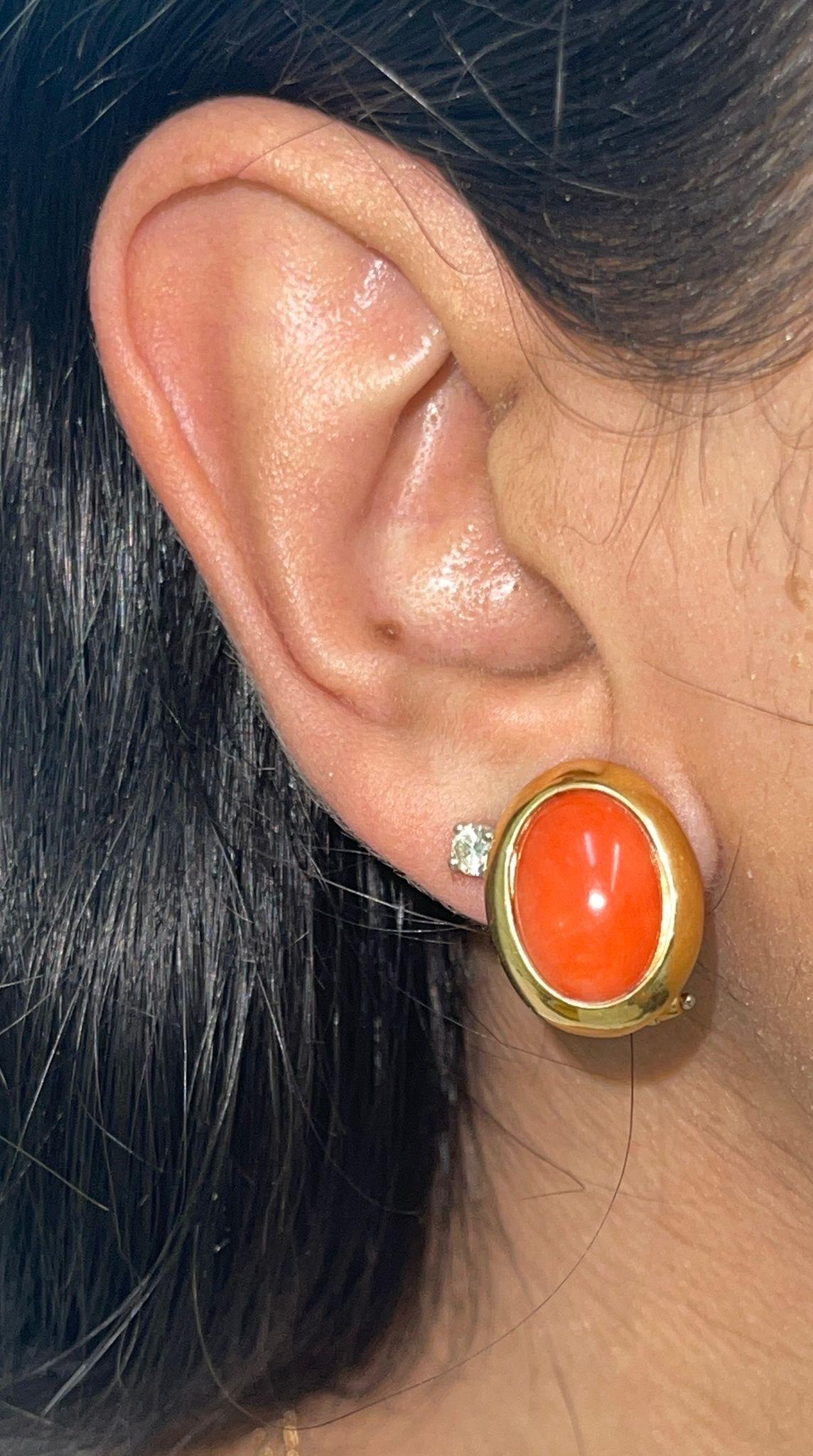 Boucles d'oreilles, bague et pendentif italiens vintage en or 18 carats avec grande pierre de corail rouge en vente 2