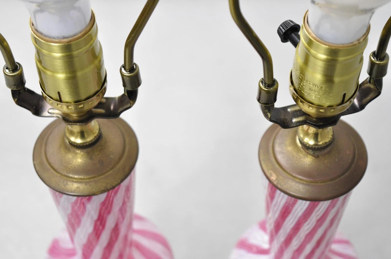 Lámpara de mesa pequeña Vintage Italian Latticino Murano Pink Ribbon Swirl Glass - Pareja en venta 4